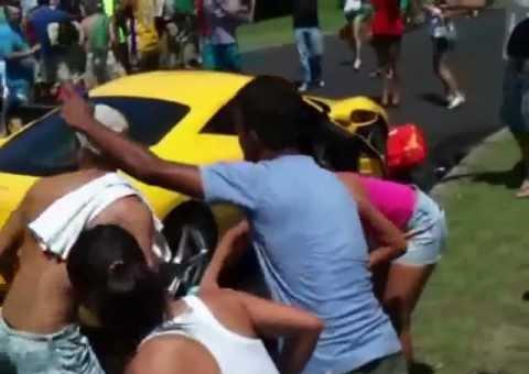 Ferrari atropela espectador durante treinamento oficial